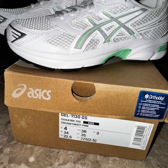 ASICS - Picture 2 of 4